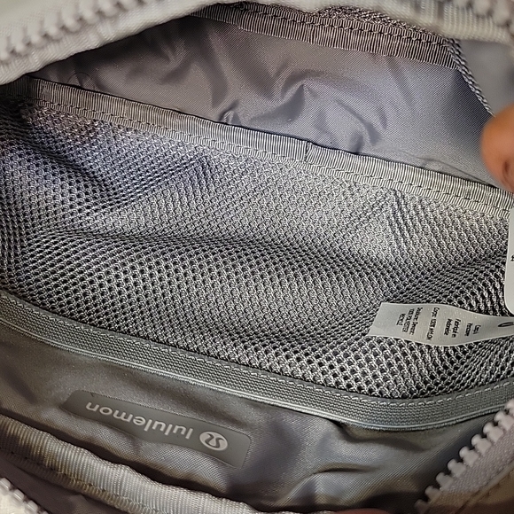 Lululemon, brand new. Belt Bag. - Picture 5 of 6